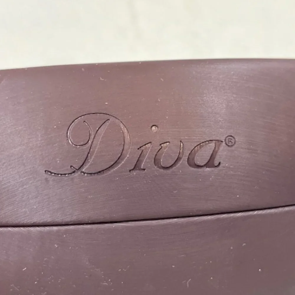 Diva sunglasses case